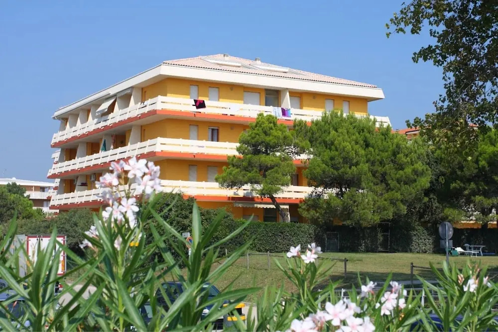 Functional Flat Near the Beach With Garden