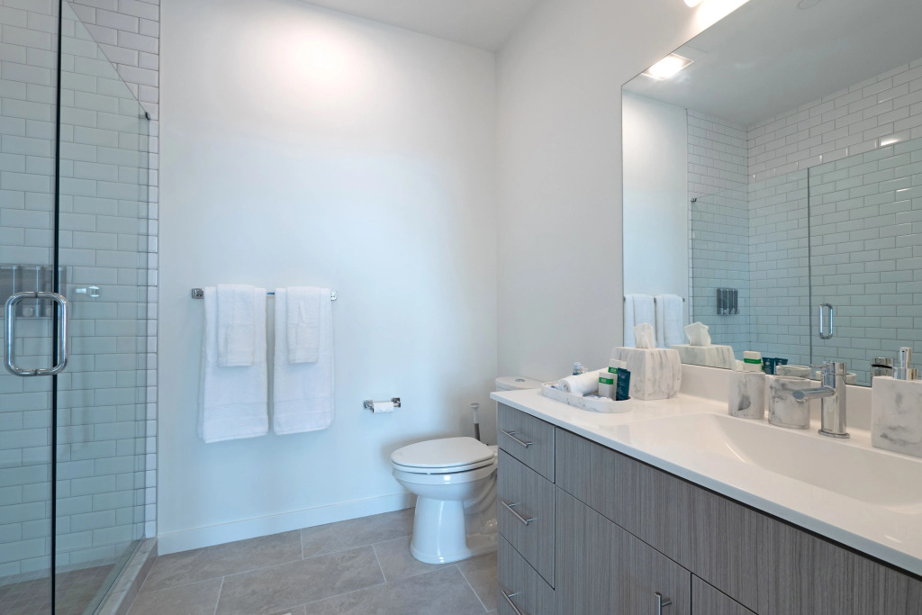 Luxurious 2BR - 2Bath W/ Gym | Downtown at Yale