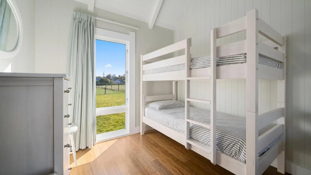Te Whare Hipi - Martinborough Holiday Home