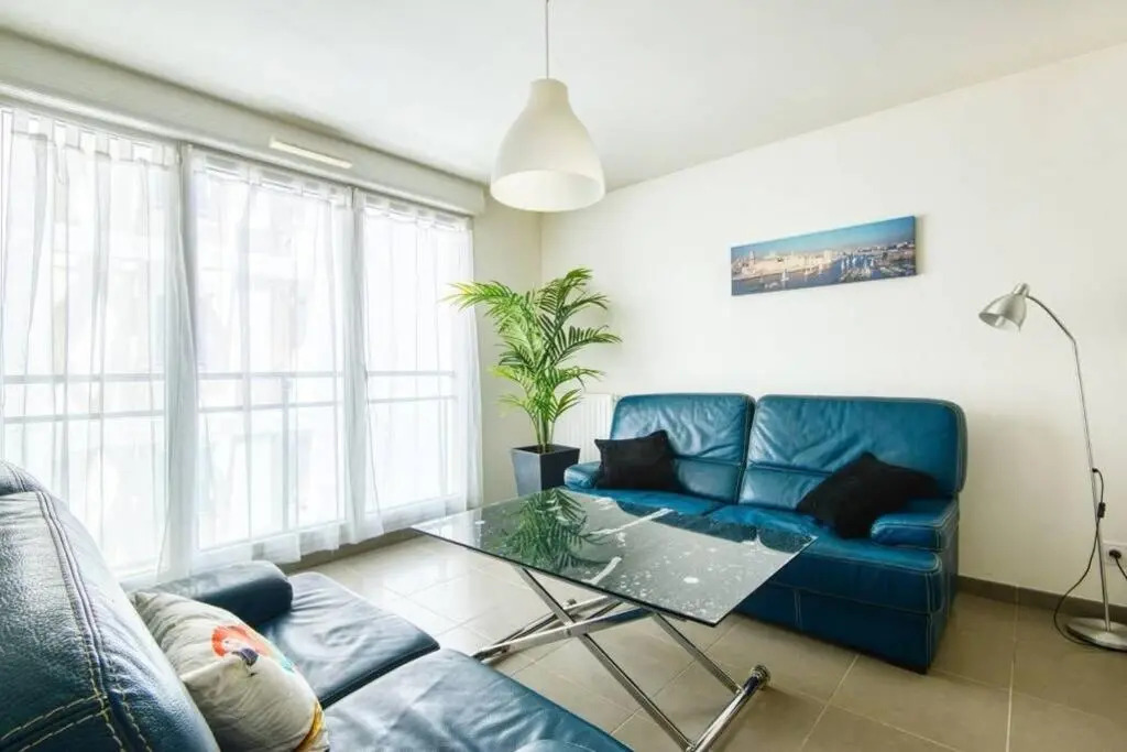 CATALANS-Air-conditioned, balcony 2 min walk Catalans Beach