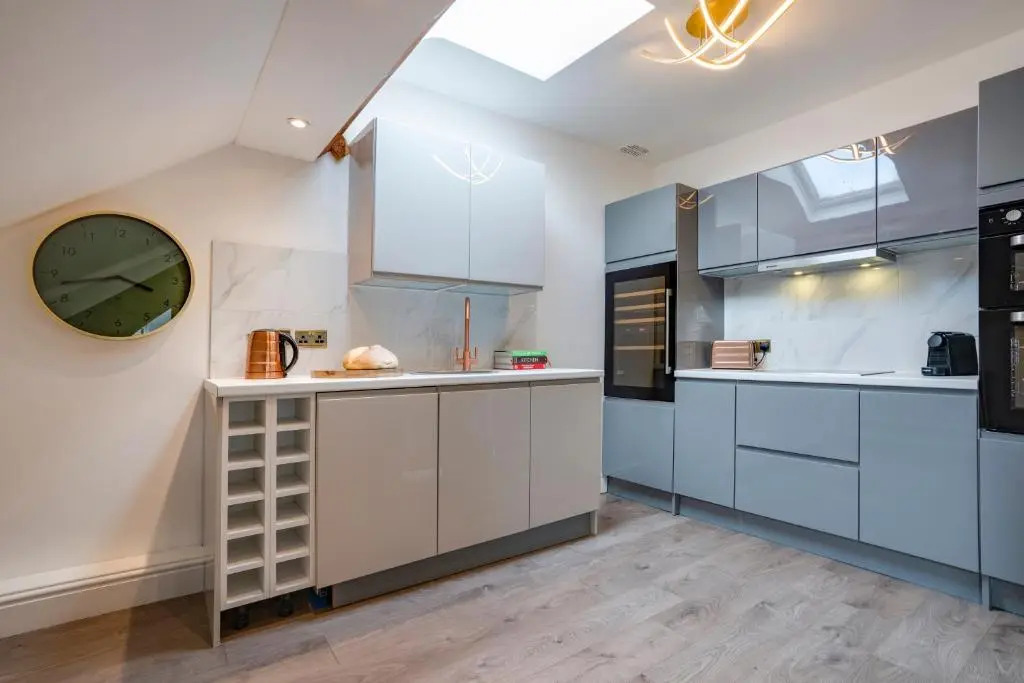 Oak Street Apartment
