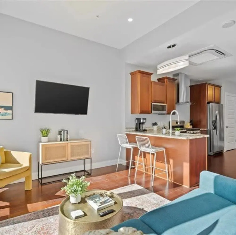 Cozysuites Modern 1BR PPG Paints Arena Pitts