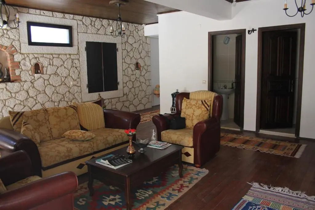 Yalcinkaya Tas Apart