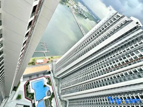 R&F Seaview Suite 2B2B Walking to CIQ