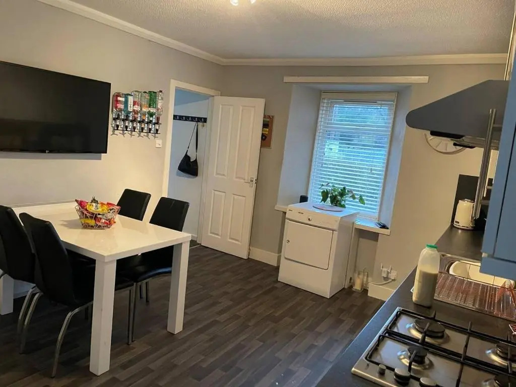 3 Bed Cottage -Sleeps 5-Pets-HotTub-Bar-Smoking