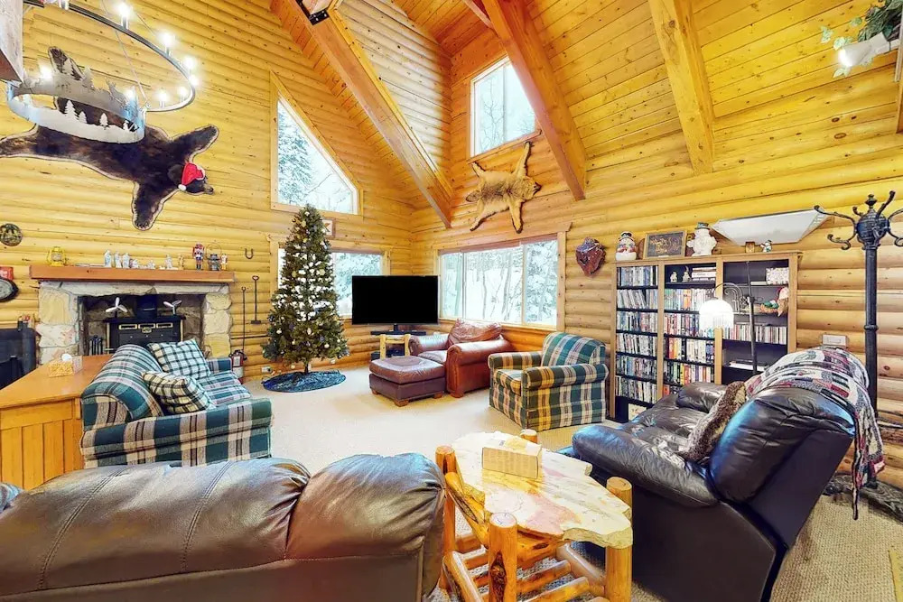 Quiet 2BR Fireplace Balcony W & D