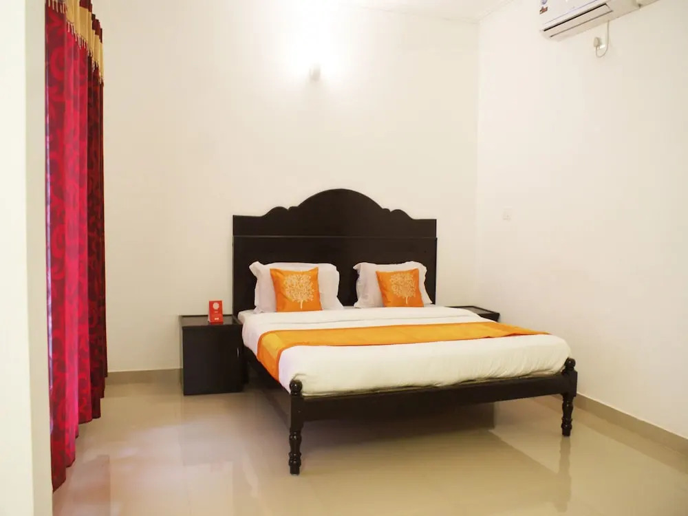 OYO 4867 Royal Homes