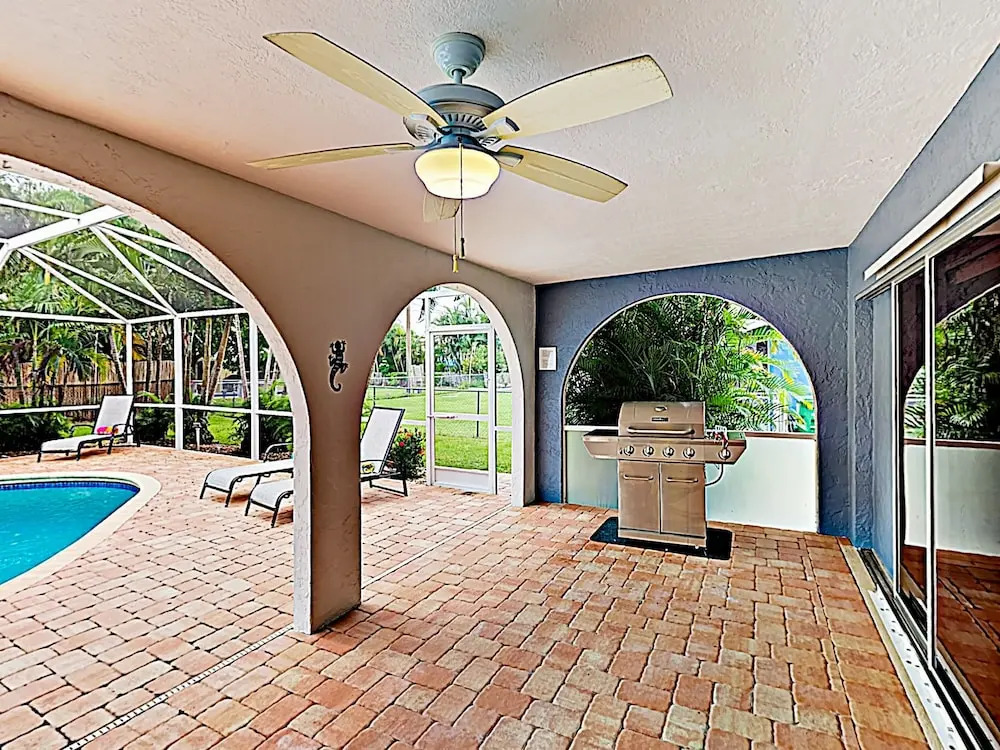 Dreamy In Quiet Neighborhood W/ Caged Pool 3 Bedroom Home