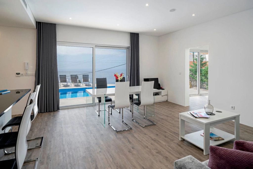 Beautiful Modern Villa in Calheta – CalhetaScape