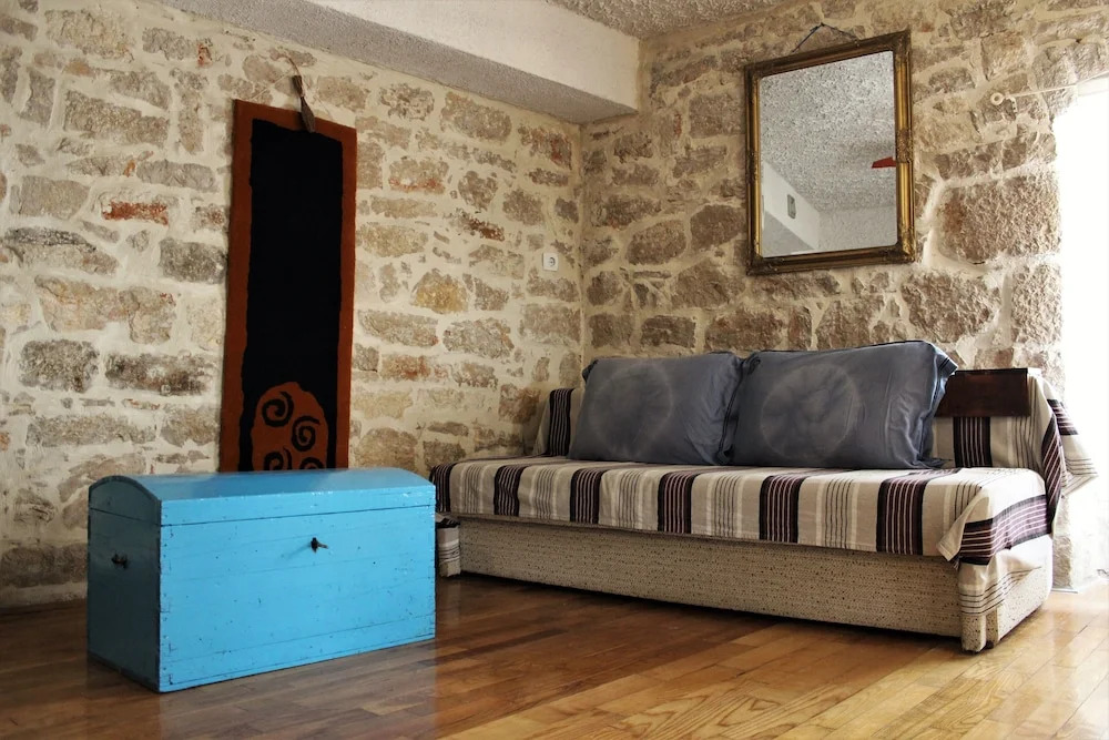 Voltera Apartments in Betina Old Town, with Parking Nearby