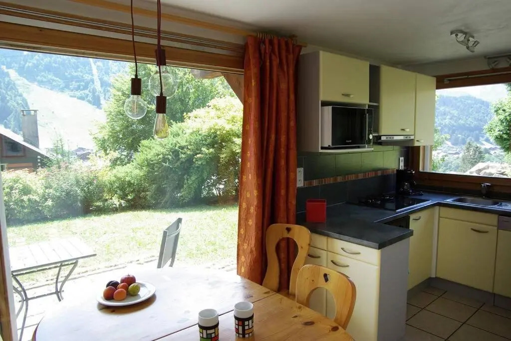 Appart Saint-Antoine Morzine vue soleil jardin calme parking 2 à 4 pers