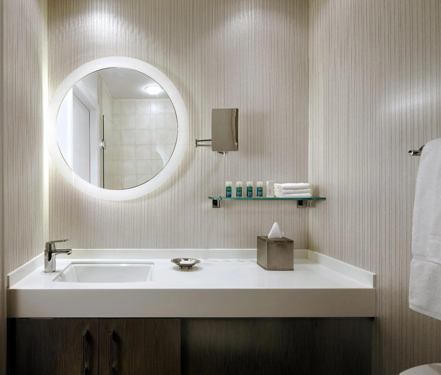 One King West Hotel and Residence