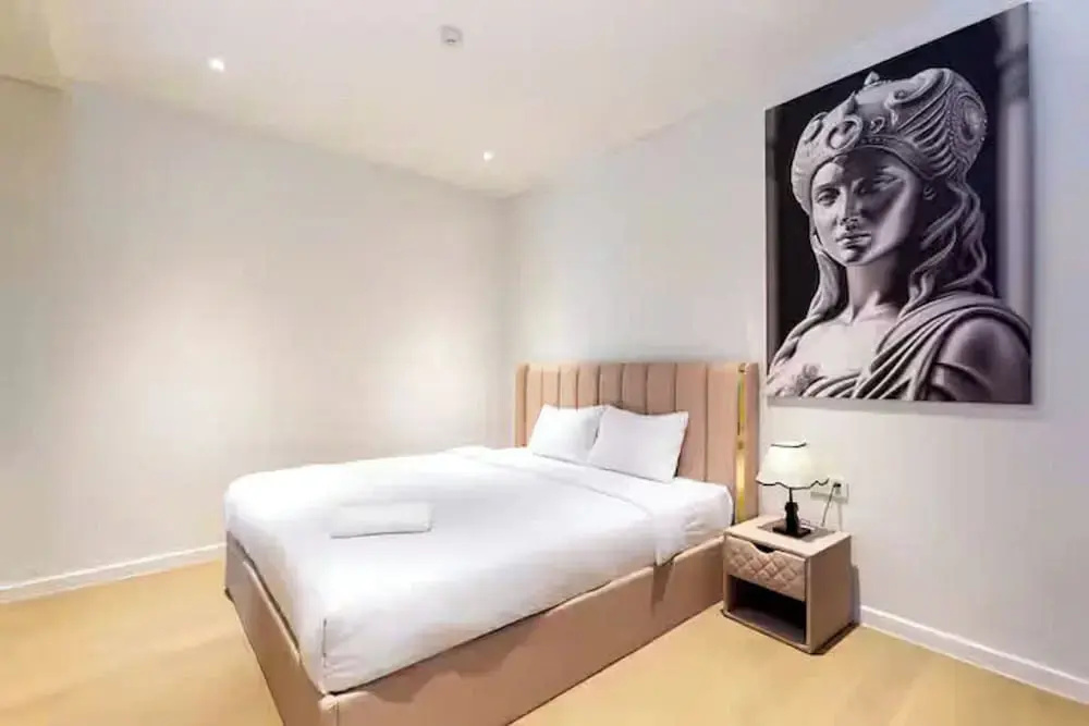 Vivian Boutique Opera Luxury Residence