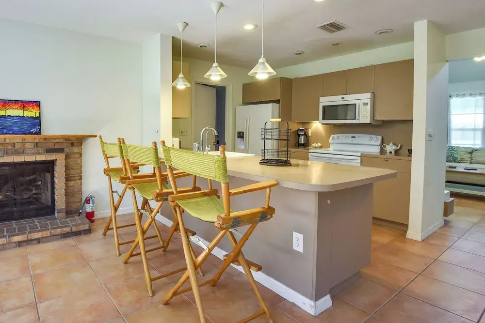 Pet-friendly Sarasota Home: 2 Mi to Bayfront Park!