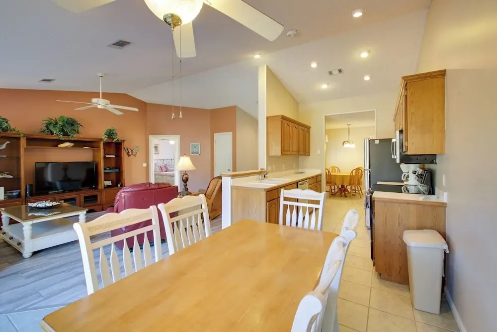 Lake Balboa Access: Home w/ Dock & Yard