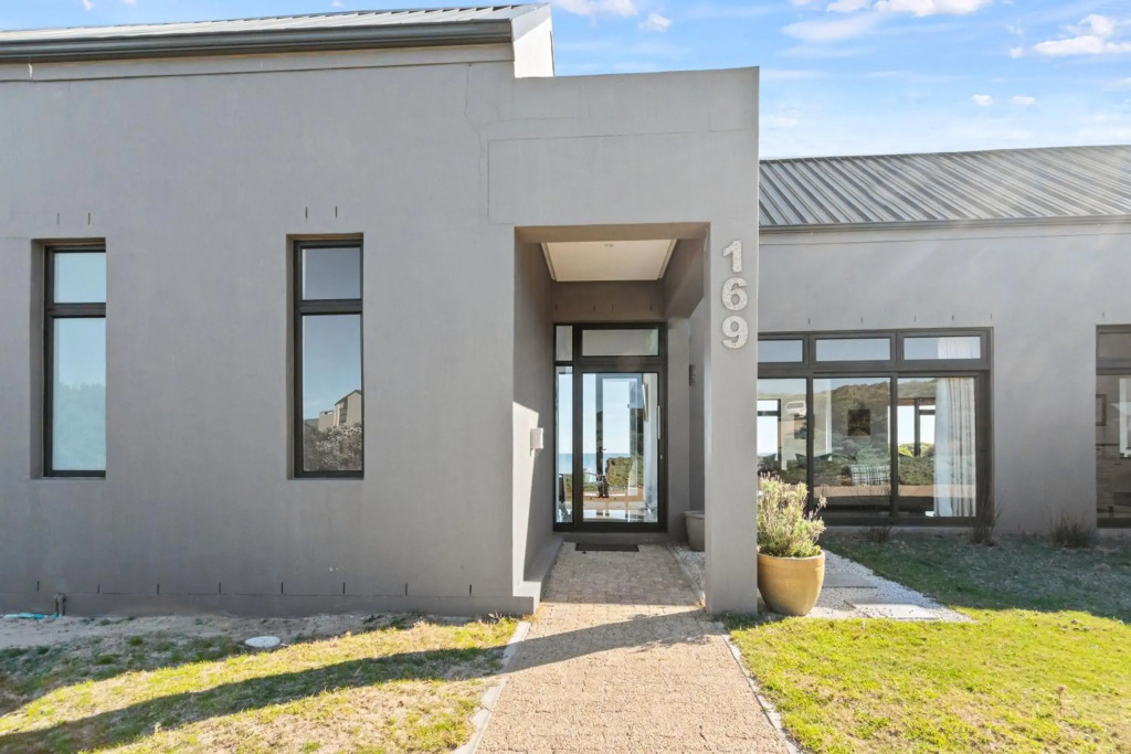 Romansbaai Moksha on the Sea