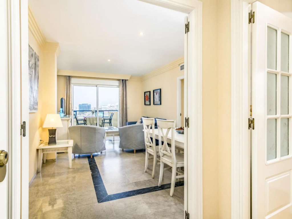 Banana Beach Marbella 6 Pax 378