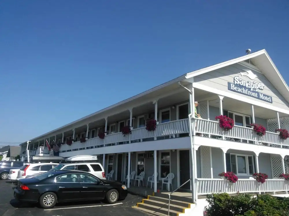 Sandpiper Beachfront Motel