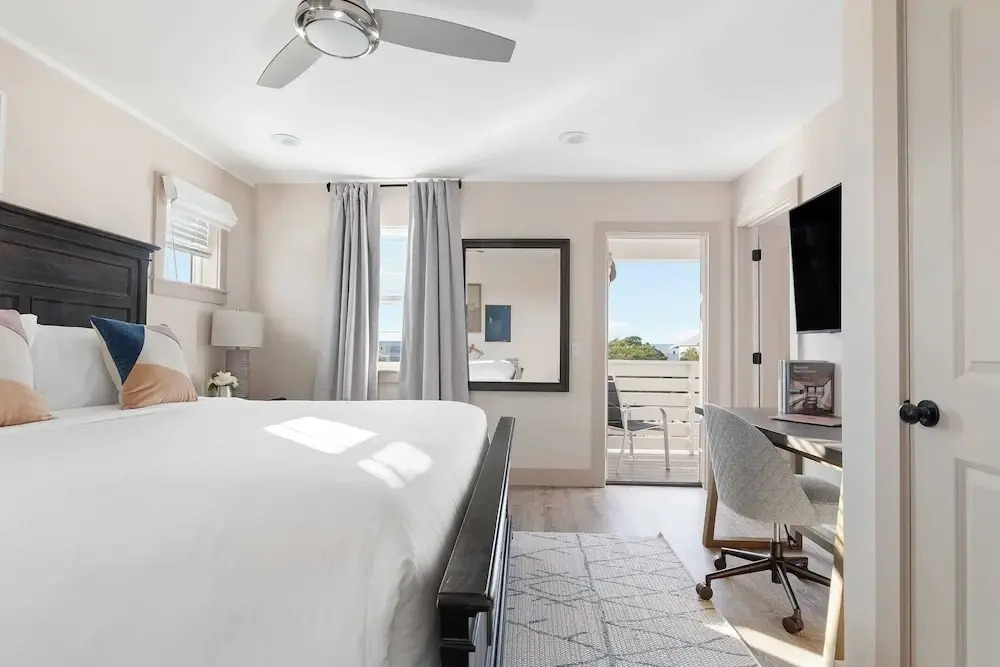 Sleeps 18! 7bdr, Backyard Pool, Walk to Beach Miramar Beach Jewel by Avantstay