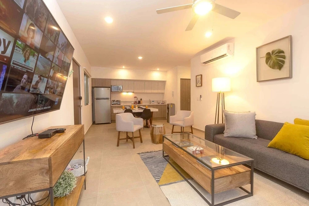 One Bedroom, Great Location, Large Roof Pool With Beautiful Views, Gym
