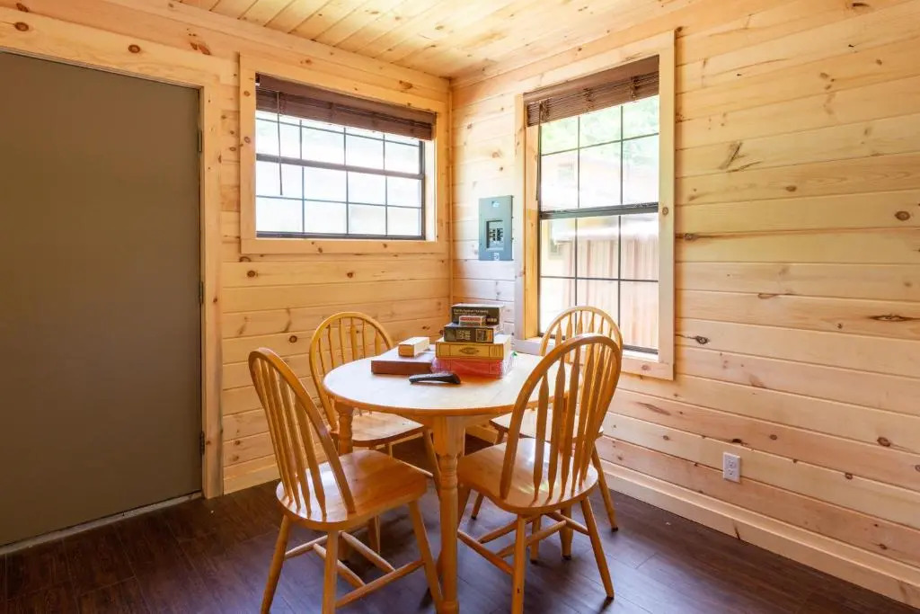 Carter Creek by Avantstay Secluded Yard w/ Creek + Suite