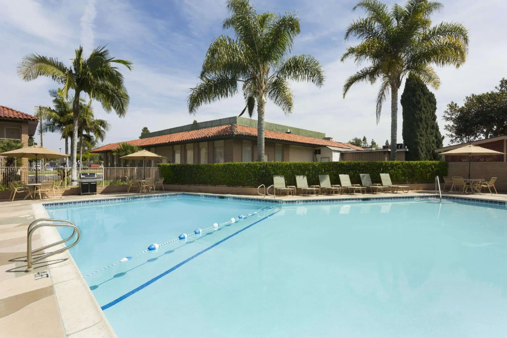 Travelodge Orange County Airport  Costa Mesa