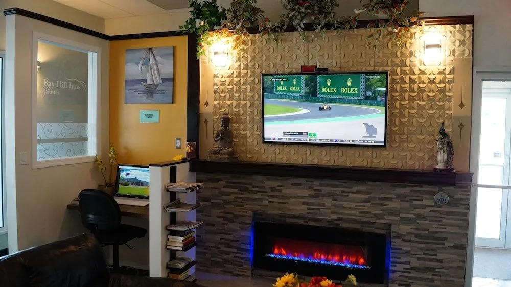Bay Hill Inns & Suites