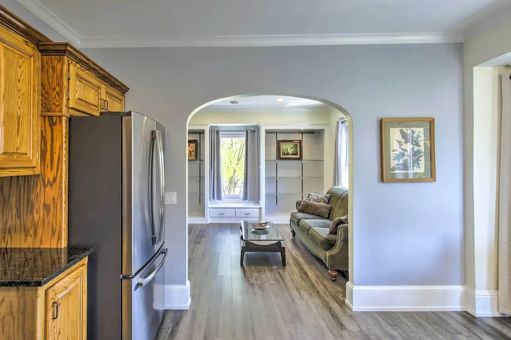 Apt w/ Shared Gas Grill, 2 Blocks to Dtwn!