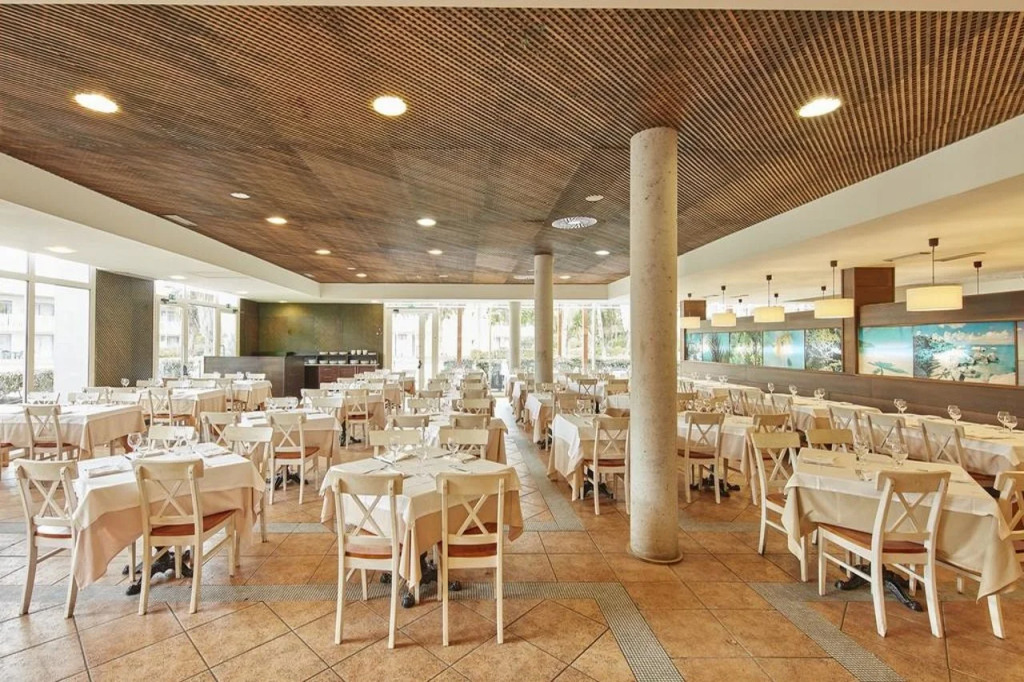 PortAventura Hotel Caribe - Includes unlimited access to PortAventura Park & 1 access to Ferrari Land