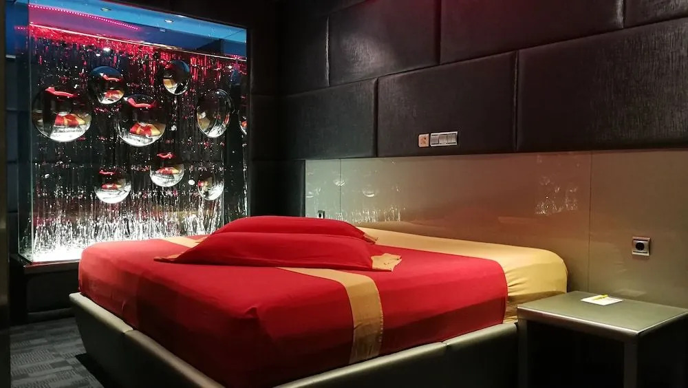 V Hotel