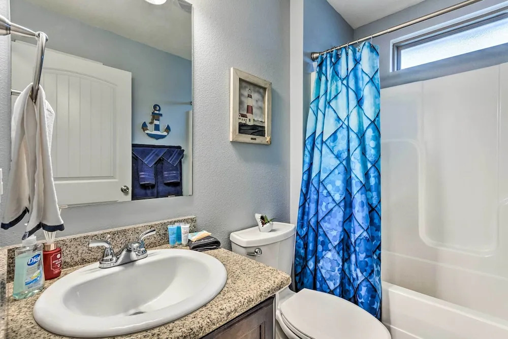 Spacious Navarre Retreat w/ Fenced-In Yard