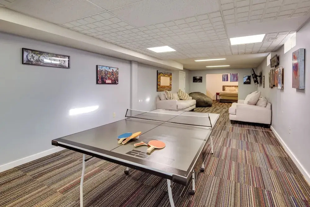 5 acre Graceland Family Home in West Des Moines