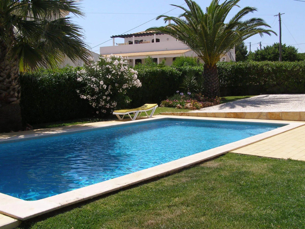 Lively Holiday Home in Albufeira With Private Pool 500m From the Beach
