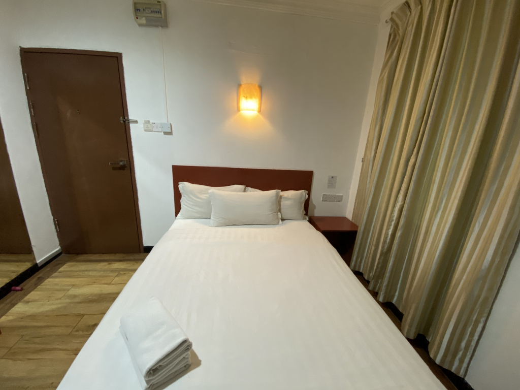 Switz Paradise Hotel - 5 minute walk to Centre Point and 10 minute walk to waterfront