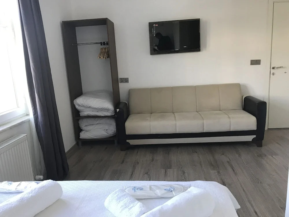 Parli Hotel