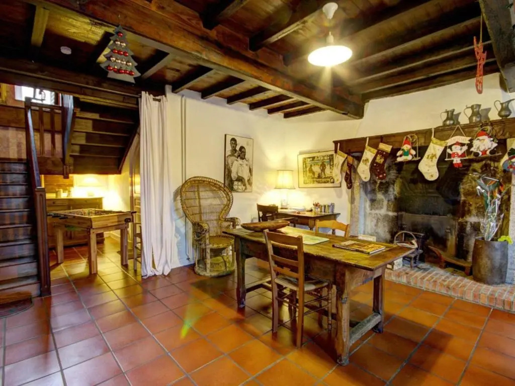 Gîte spacieux avec jardin calme et jeux denfants - FR-1-496-95