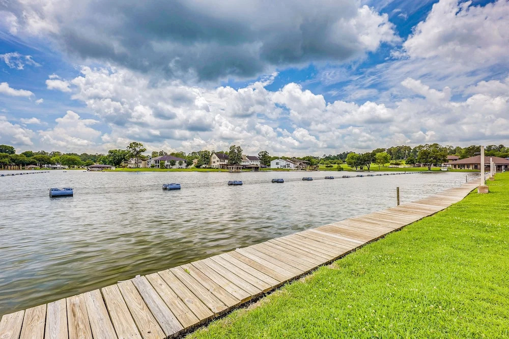 Beautiful Waterfront Condo on Lake Conroe w/ Dock