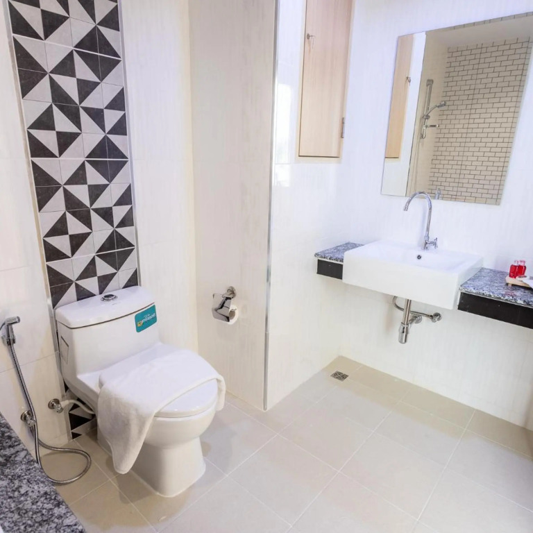 O2 Hotel Lopburi