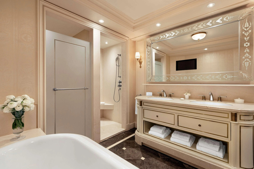 Отель Shangri-La Paris