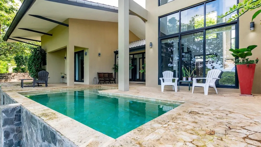 Nostalgic Retro Home on Luxurious Lot with a Private Infinity Pool and Ocean Views