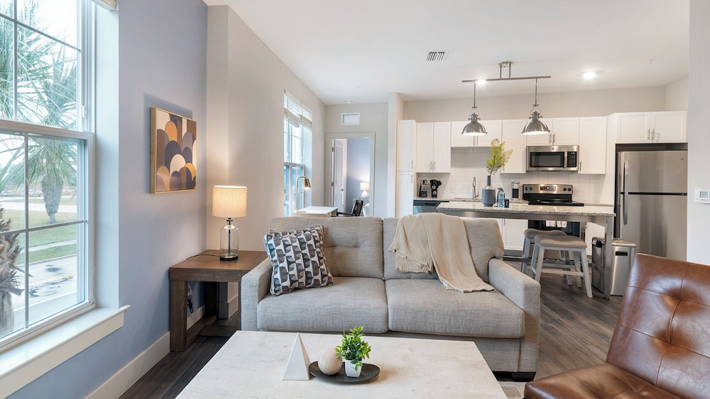 Landing Apartments near Sand Lake - Universal