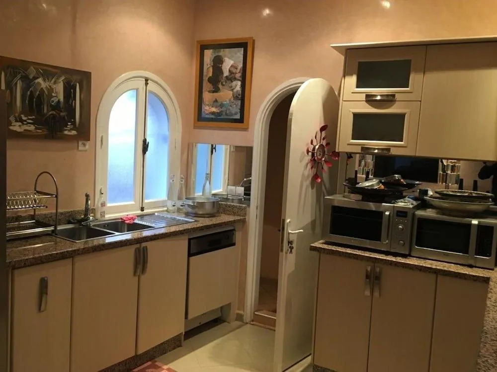 Europa mirlef t aventur Guest House