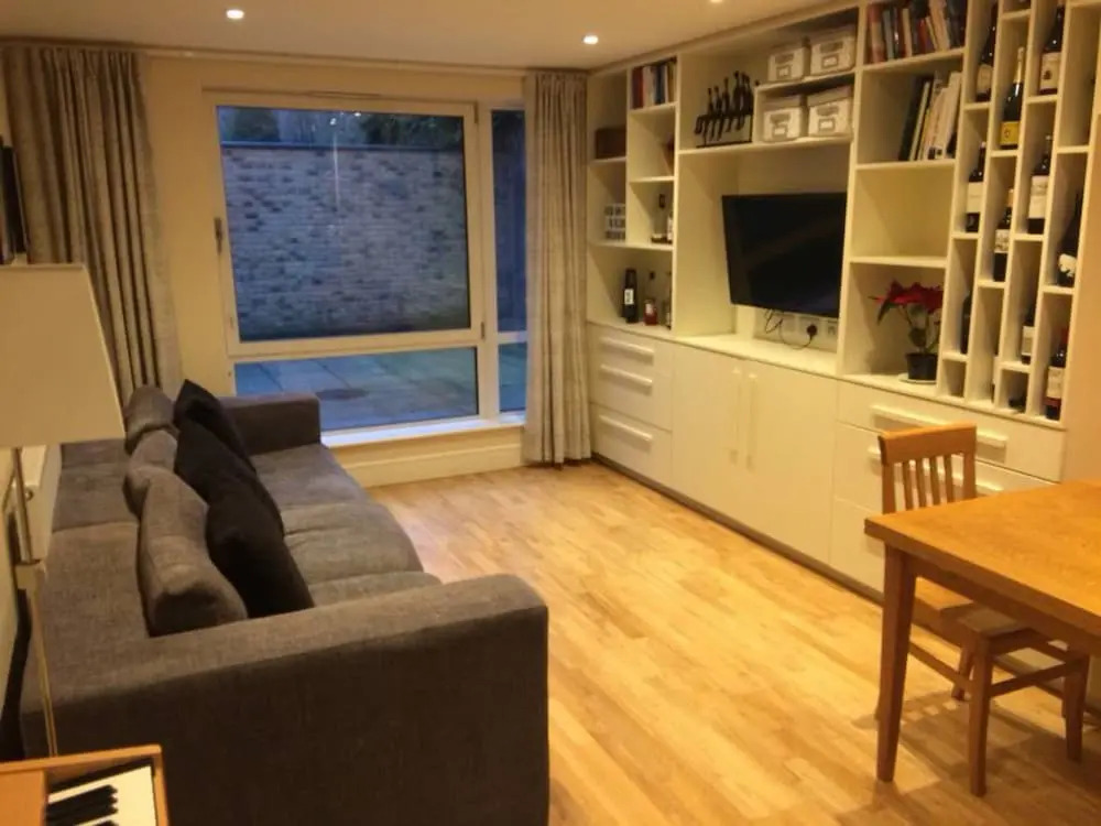 2 Bedroom Apartment Near The Oval Sleeps 4