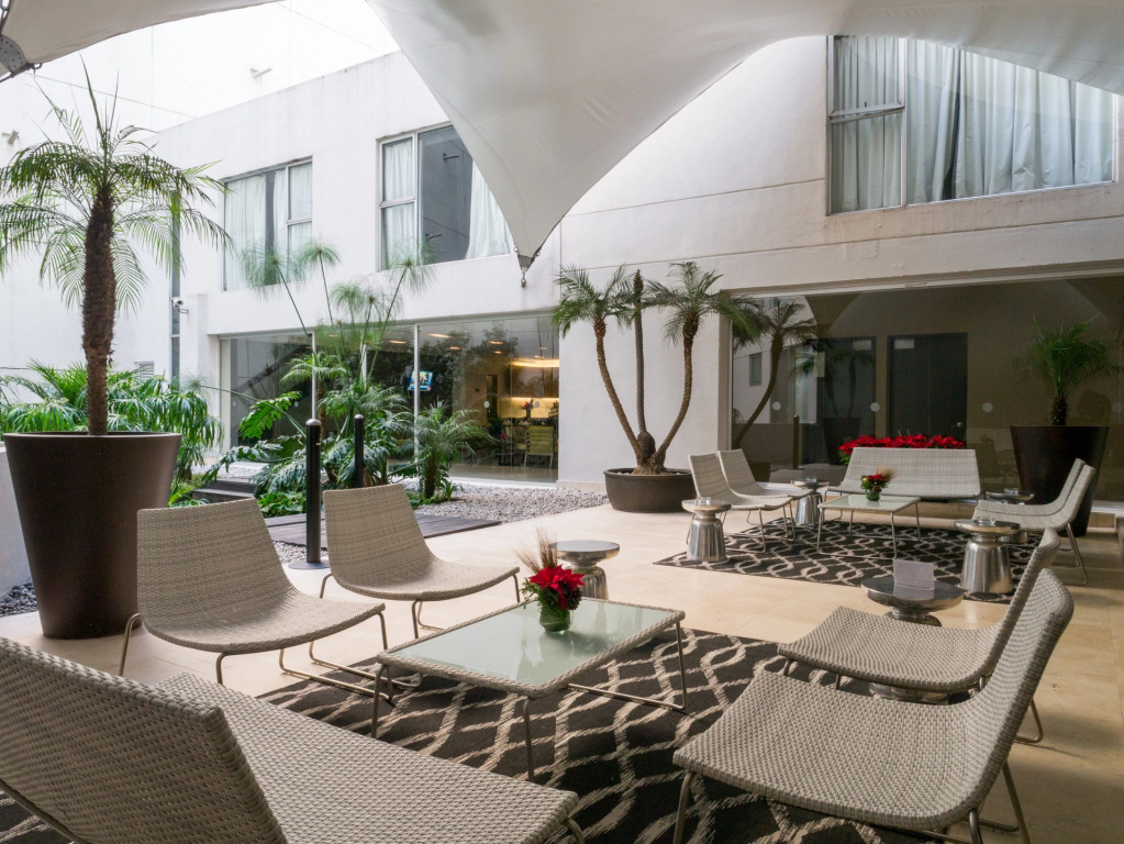 Ventura Hotel & Suites