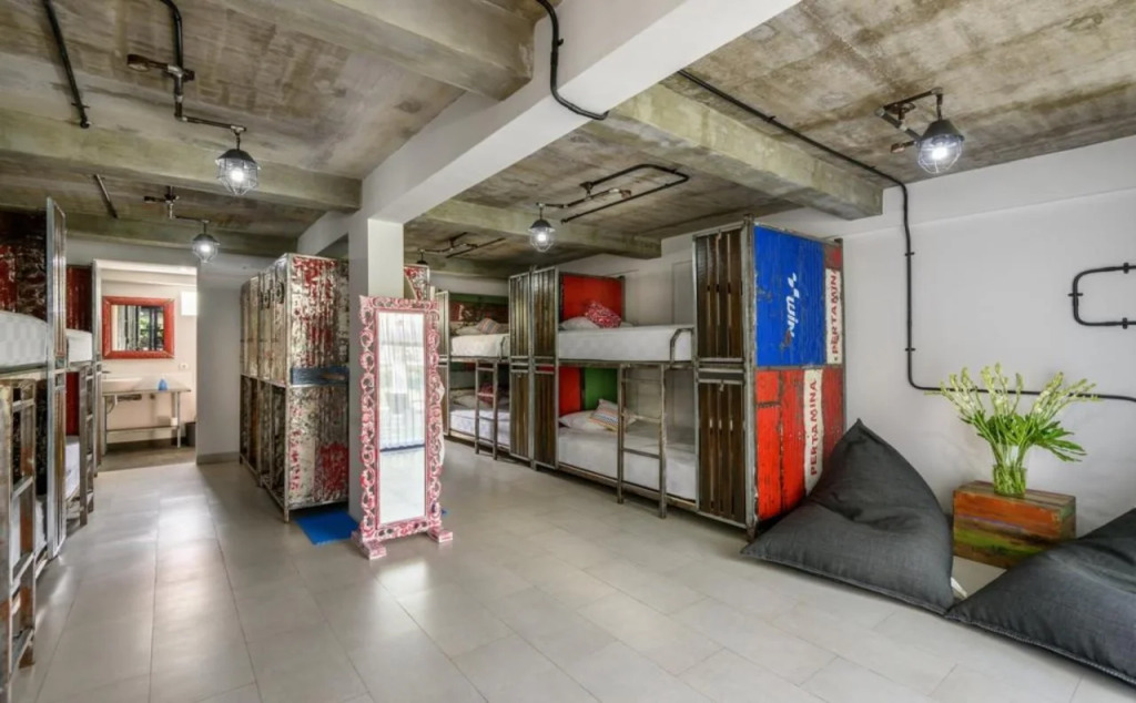 Base Guesthouse and Hostel