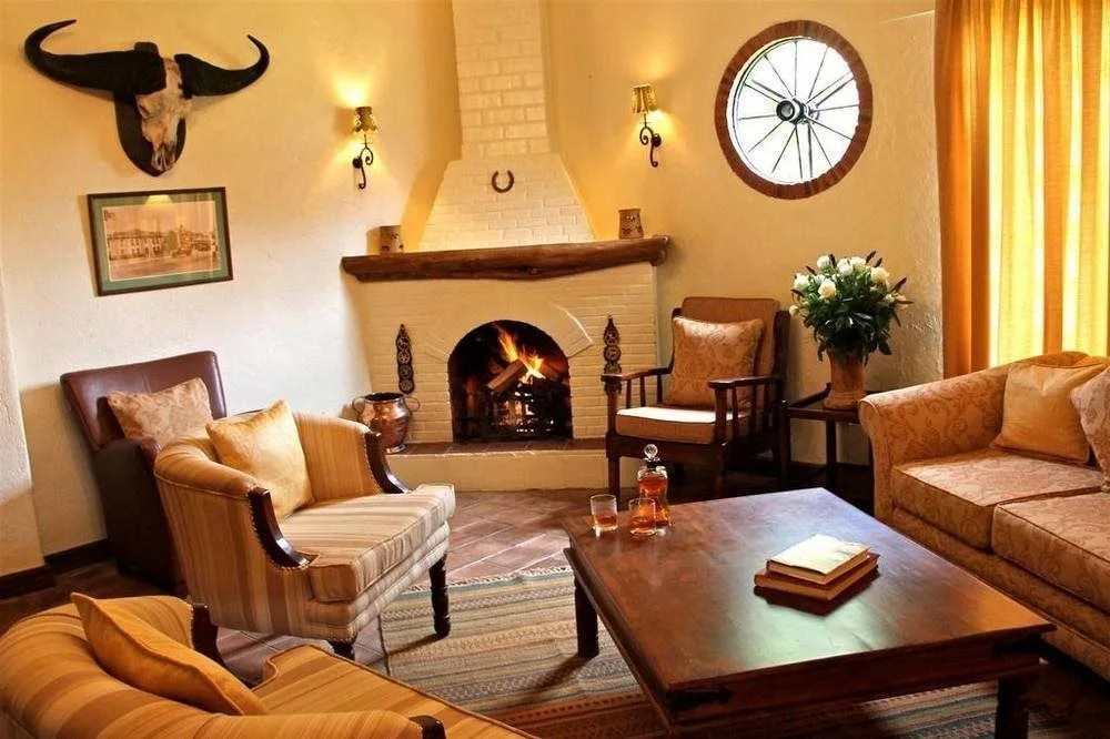 Kiangazi House