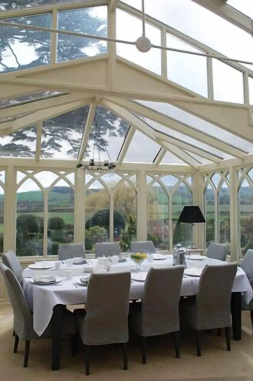 Wollaston Lodge
