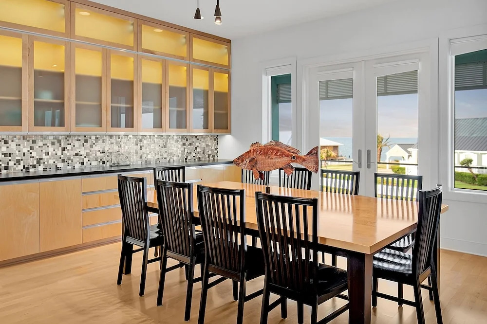 1893bays 5 Bedroom Home