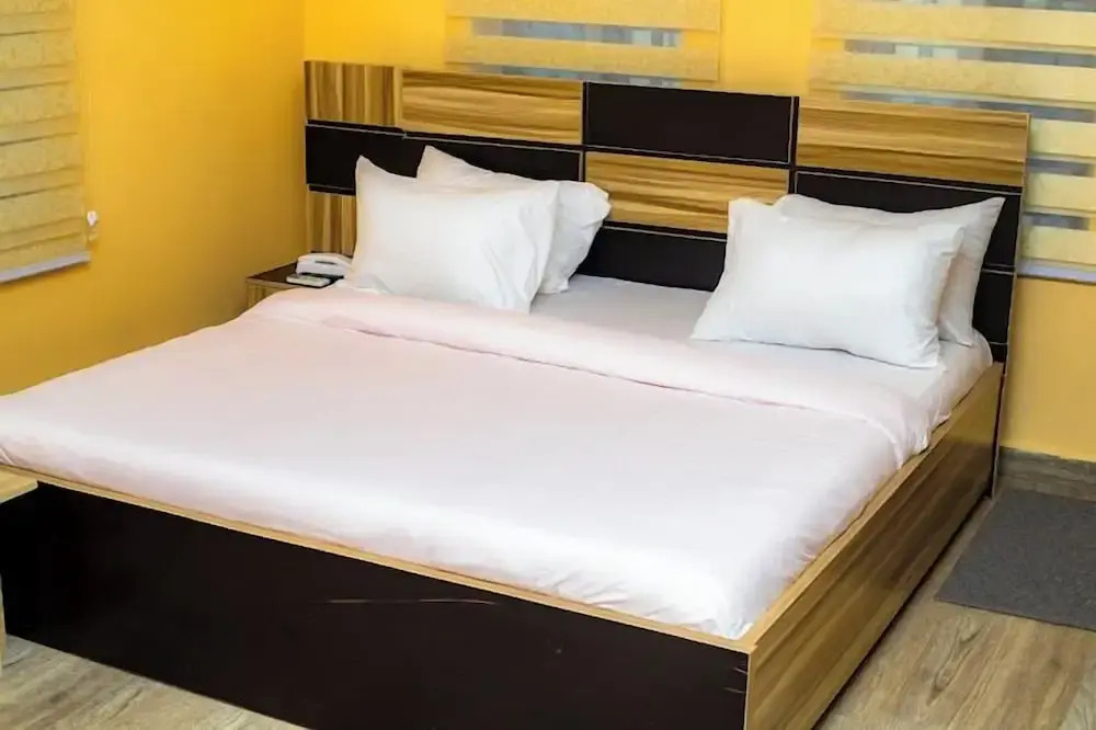 Star Diamond View Lounge and Suites