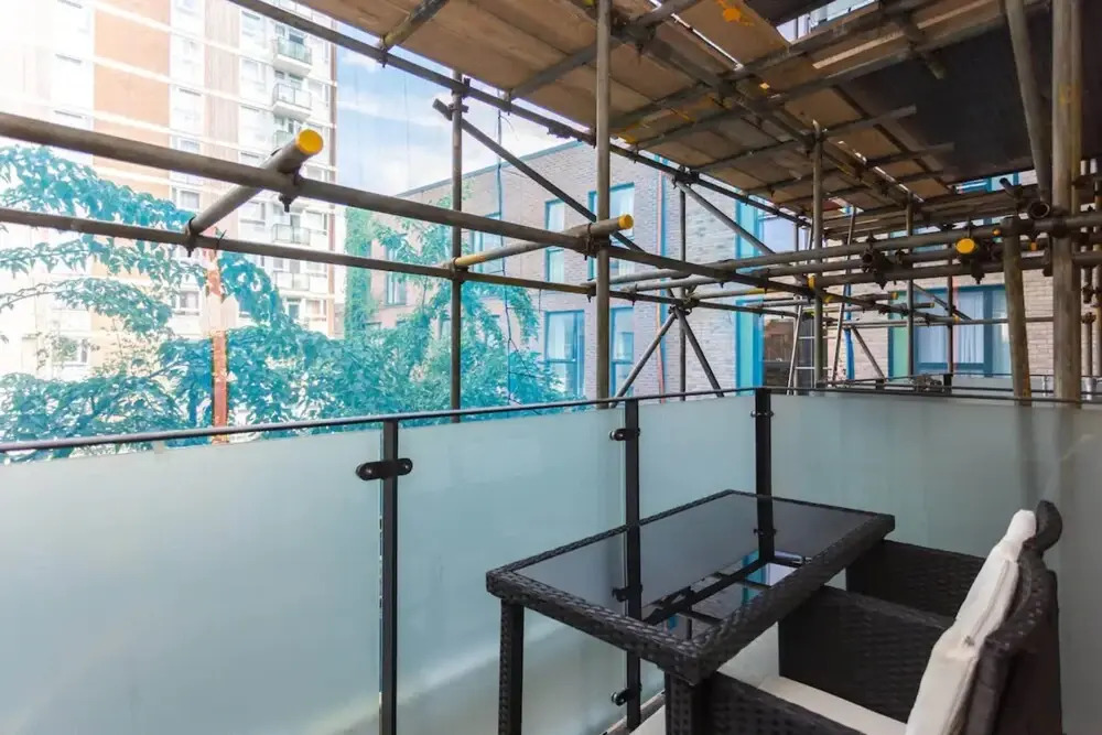 Fantastic 1 Bedroom Apartment in East London With Balcony